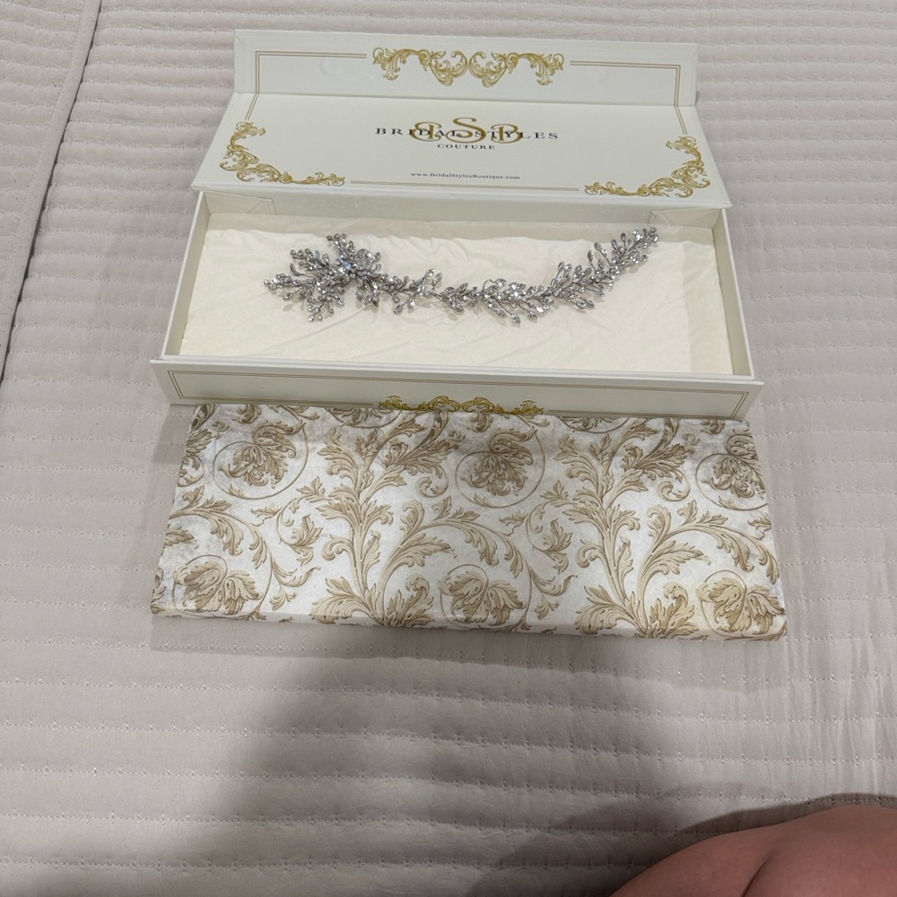 Brides & Belles Silver Hair Accessory